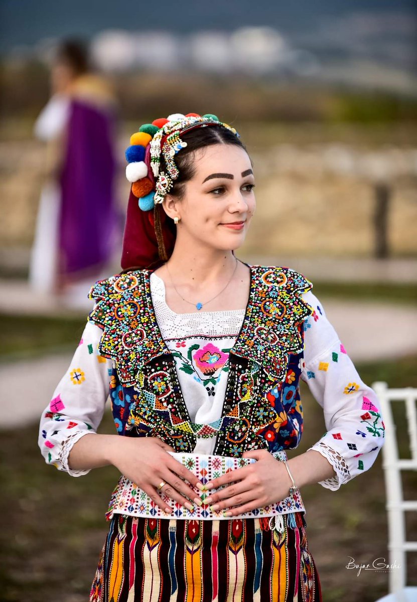 explorekosovo's tweet photo. Three #Albanian/National women's costumes presented in #Ulpiana Fest, one from Medvegja (South #serbia all #Albanian speakers), from Hasi region (West #Kosova) and Tuz region ( #Montenegro)
#Kosovo #heritage #culture https://t.co/DdILmQOby1
