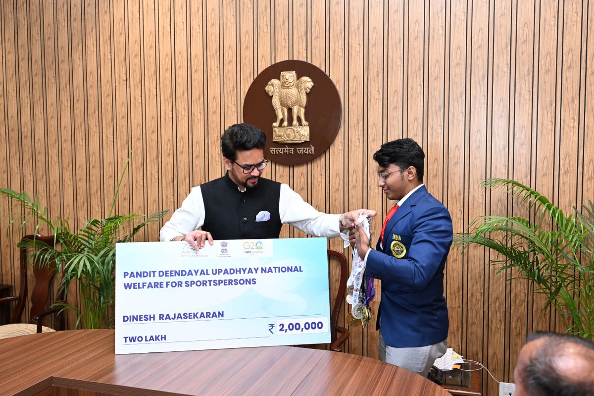 ianuragthakur's tweet photo. Had the privilege of felicitating 🇮🇳's pride, our sportspersons under the Pandit Deendayal Upadhyay National Welfare Fund for Sportspersons (PDUNWFS) at my residence today.

We had streamlined and digitised PDUNWFS to ensure easier and seamless financial aid to athletes, coaches, and their families in indigent circumstances. This also includes assistance for procurement of sports equipment as well as participation in national and international events.

Under the inspiring leadership of Hon. PM @narendramodi  Ji, relentless efforts are being taken to ensure timely and continual support our athletes.

Vikash Narwal- Para Lawn Bowls
Anil Kumar- Athletics
Sanjana Sunil Joshi- Triathlon
Dinesh Rajasekaran- Powerlifting