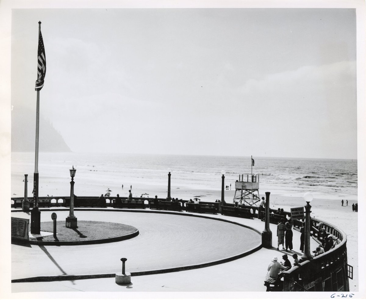 OregonArchives's tweet photo. Then vs Now: Seaside Turnaround
Here marks the official end of the Lewis &amp; Clark Expedition where they "turned around" to head home.
The images are circa 1940s and 2021 respectively.  Though these were made from different angles, you can see much remains from the earlier era. https://t.co/AyRv1gR3Lj