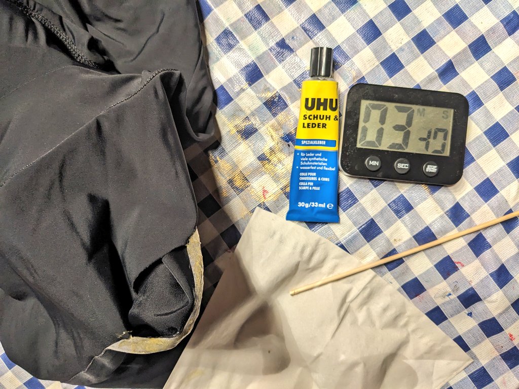 Die Bib-Shorts fällt auseinander.
Ich versuche zu retten, was noch zu retten ist 🤞