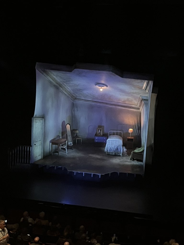 dramawithmegan's tweet photo. Ready to watch Metamorphosis with A-Level🎭 #drama #metamorphosis #franticassembly https://t.co/Ns0zfYh0I1