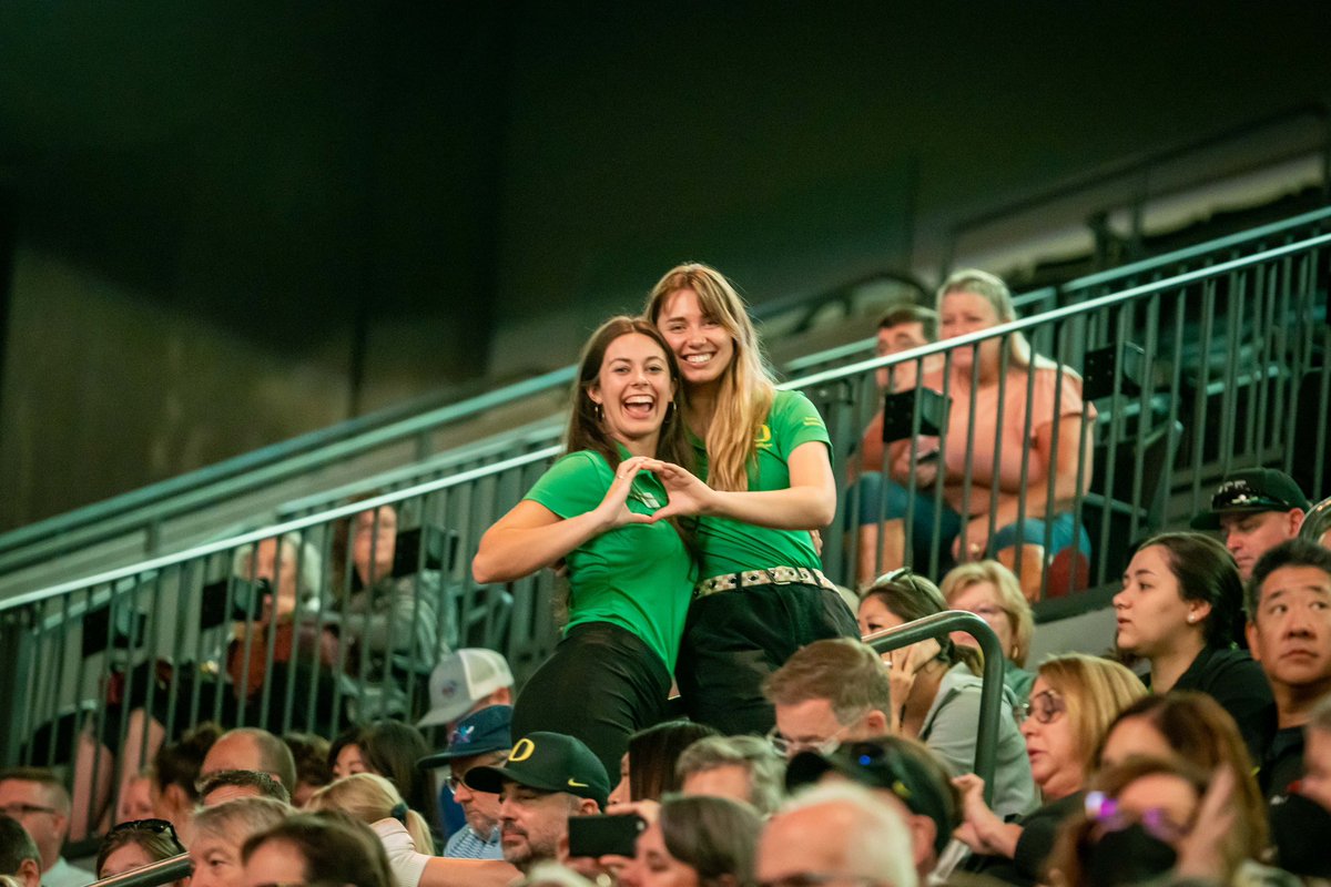 CallMeADuck's tweet photo. Only five more days until Convocation! ππ¦ Convocation is one of UO's proudest traditions and the university's official welcome to new students and faculty members. Head over to Matthew Knight Area on September 24th at 11 AM to celebrate the start of your journey! #CallMeADuck https://t.co/EJB6mOZSnR