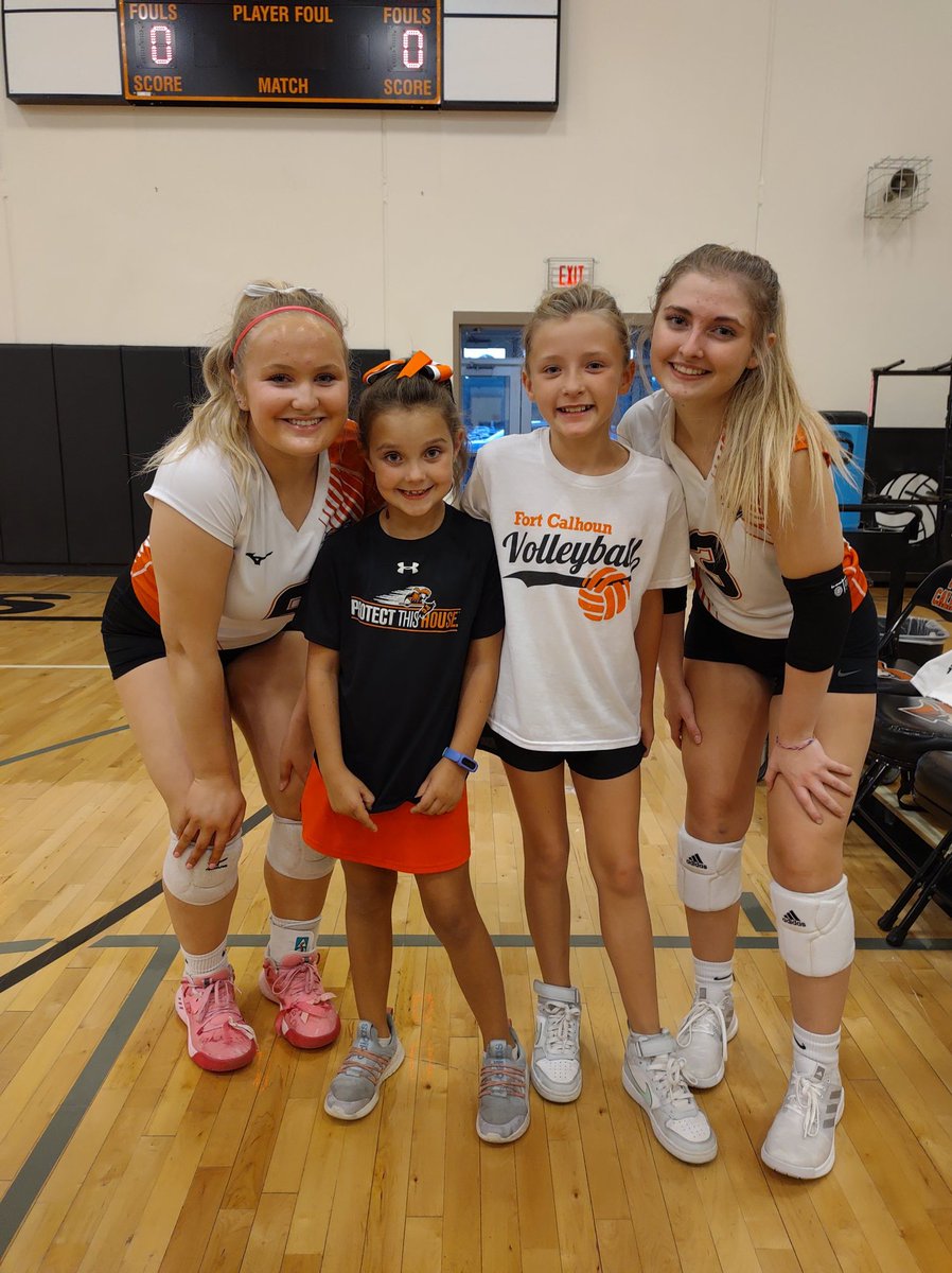 calhoun_fort's tweet photo. We had two fabulous junior captains helping cheer us last night on to a 🧹🧹🧹🏐 Thanks for bringing all your positive energy to the bench Jorie and Amelia!! https://t.co/6jFy6cdNVi