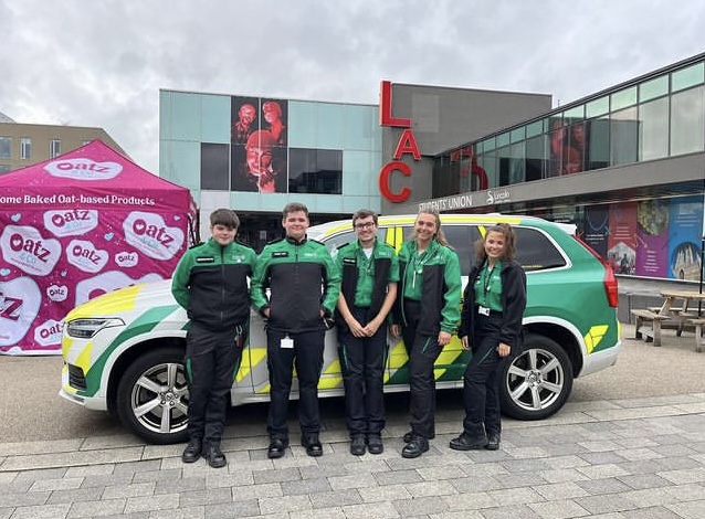 Paramedic Society Treasurer Tom and some of our other second year paramedic students wearing different hats at freshers week today. They were also joined by one of the new first years. Welcome to Lincoln!
@stjohn_ambulance  @paramedic_society_uol  @unilincolnsu