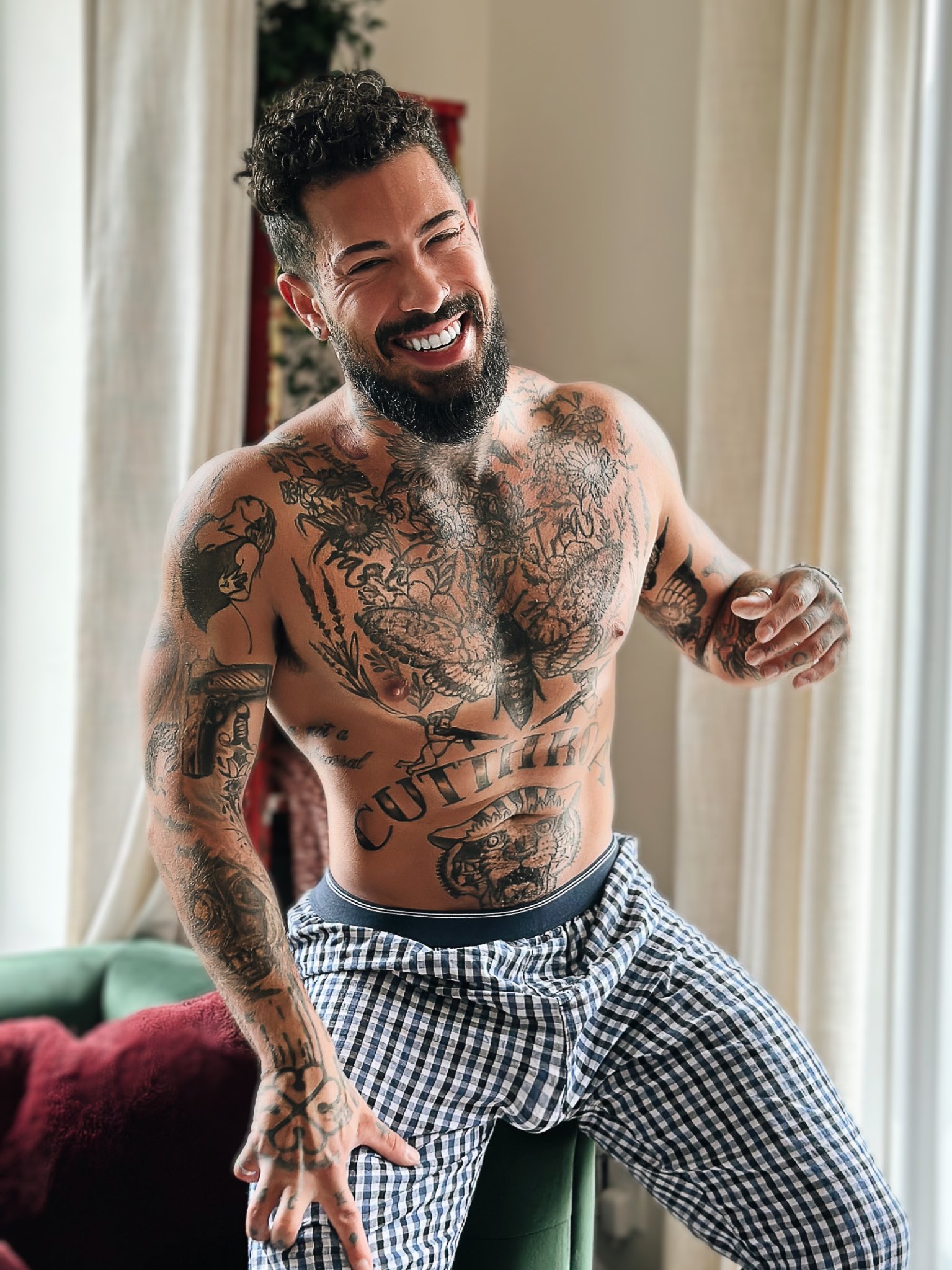laughing at a dad joke I told myself. 🧍🏽‍♂️ https://t.co/tglBCtfyJ3