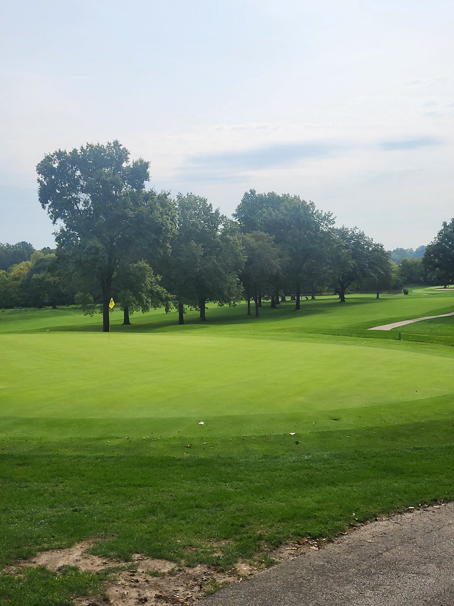 GolfCoachJJ's tweet photo. Great day to have the #SCGolf Varsity Reserve participating in the SCC Invite @BGCIowa Course is looking sharp! #RollStorm https://t.co/rE2oJTUdJm