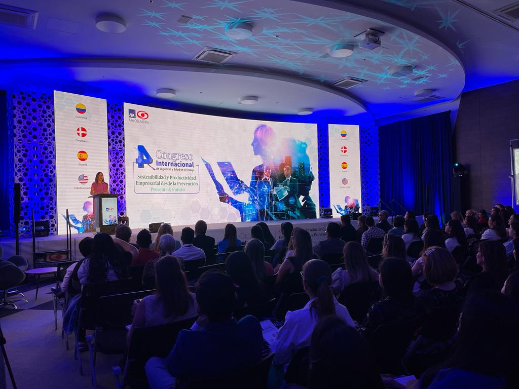 AXACOLPATRIA's tweet photo. A esta hora se desarrolla el 4to Congreso Internacional de Seguridad y Salud en el trabajo en la ciudad de Bucaramanga, un espacio para hablar sobre temas como la sostenibilidad y productividad desde la Prevención. #ARL #SostenibilidadAXACOLPATRIA 🎙️ https://t.co/AYl3DjgoHP