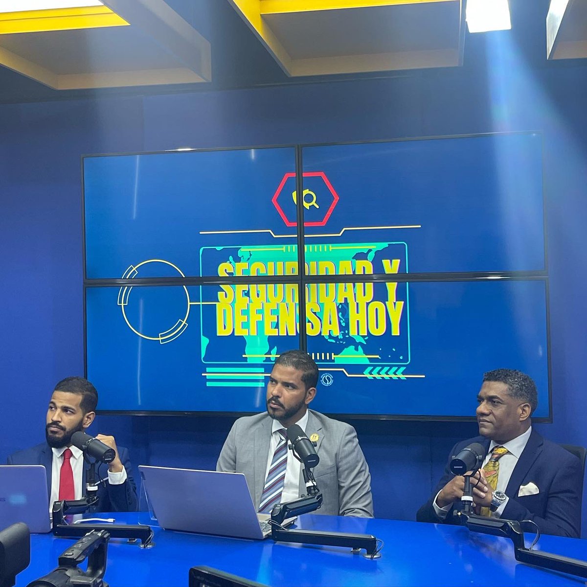 RadioFUNGLODE's tweet photo. Seguridad y Defensa Hoy | En vivo 🔴
Sintoniza en nuestro canal de YouTube #RadioFunglode
https://t.co/vILGZrRxGj https://t.co/f7NzXCr1lB