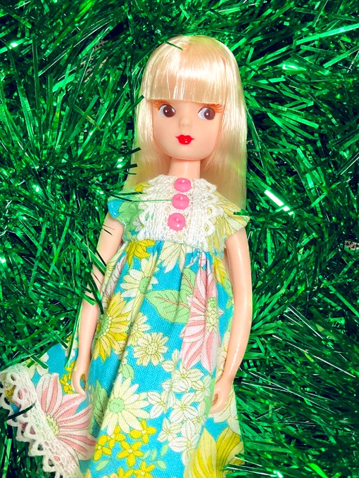 夜中のお人形①やる気ないのでせめてお写真をはって気力を回復したいお気持ち復刻版初代リカちゃんのお顔が好きすぎる。 