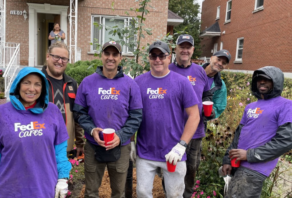 brandon_tidwell's tweet photo. Just diggin’ in the rain ☔️

Thanks to @onetreeplanted + Grame in Montreal. Team @FedEx was in Lachine  planting trees at a school, neighbors yards, and at corner stores, delivering shade, beauty, and health for years to come.

#pictureproofofplanting
#fedexcares https://t.co/AecQwdoqRT