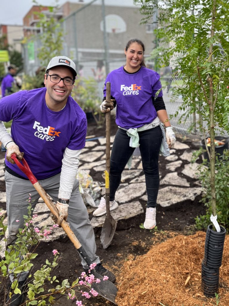 brandon_tidwell's tweet photo. Just diggin’ in the rain ☔️

Thanks to @onetreeplanted + Grame in Montreal. Team @FedEx was in Lachine  planting trees at a school, neighbors yards, and at corner stores, delivering shade, beauty, and health for years to come.

#pictureproofofplanting
#fedexcares https://t.co/AecQwdoqRT