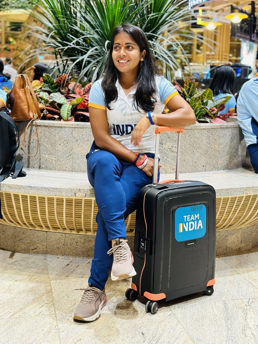Nehagoyal_720's tweet photo. ✈️Off to China for Asian Games 🏑
#bharatkisherniya #indiakagame #hockeyindia #neha32 #lovehockey https://t.co/EQr7BtWmtp
