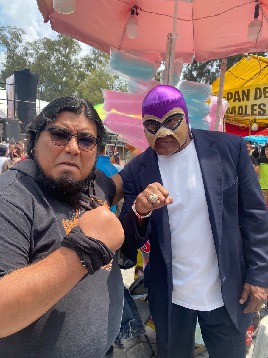 dvalentineblack's tweet image. Con el papá de Santos Escobar! @LosRudosDelRock #LRDR