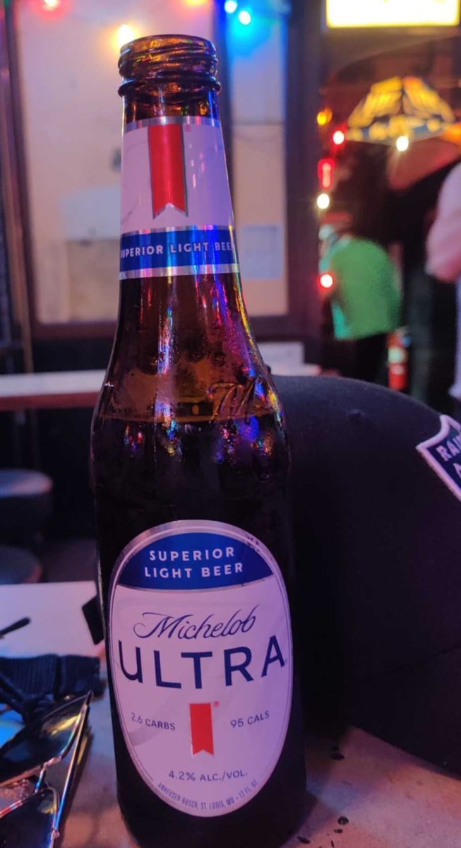 Keanu_BeerScale's tweet photo. | Michelob ULTRA |
Beer Rating: 3/5 Stars🌟

Michelob Ultra is a beer designed for those moments when you crave a refreshing. It's light on the palate, with mild malt sweetness and a faint hop presence, offering a simple yet enjoyable experience.(4.2%)

#Boston #ULTRA #beer #bier https://t.co/3as4YfbyuV