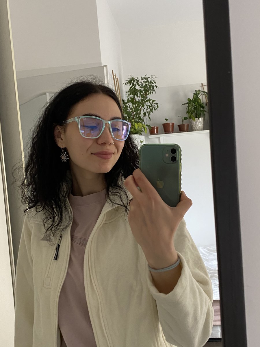 What would you do with me at first 5 min our date?🧐
1 - Kissing 
2 - Talking
3 - Sensual sex?
👇👇👇👇👇👇👇