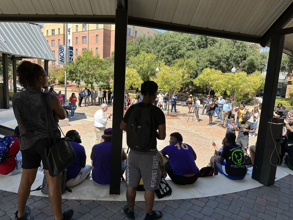 michbeyer's tweet image. .@BrandonPresley at Jackson State to remind folks to make their voices heard and register to vote this #NationalVoterRegistrationDay! #MSGov