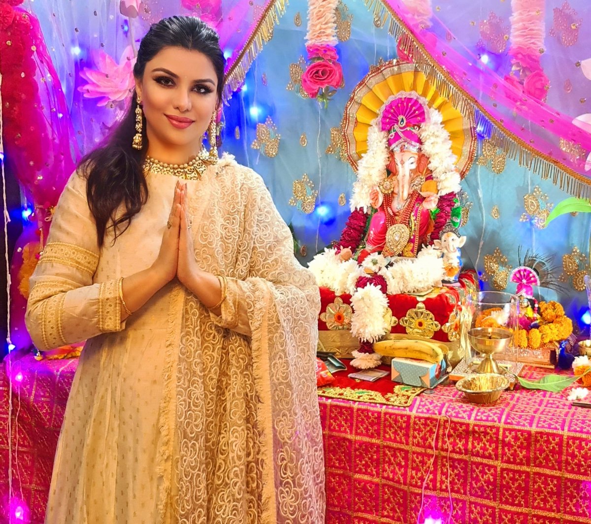 DrDeepikaJ's tweet photo. Life with God is not immunity from difficulties, but peace in difficulties.

#GaneshChaturthi #GaneshChaturthi2023 https://t.co/lXHeSrQMpB