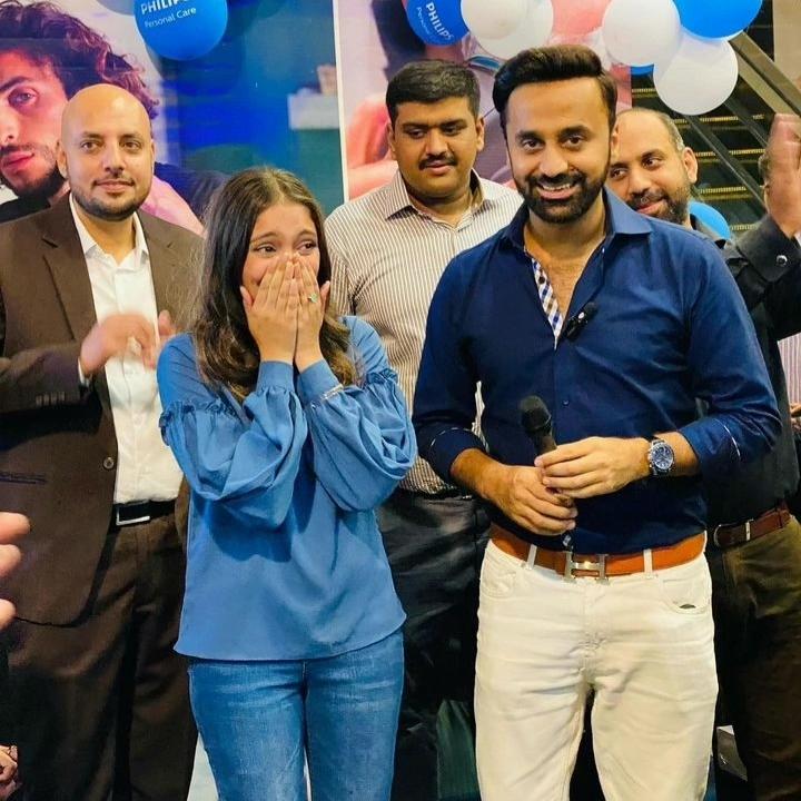 Sumaira08186801's tweet photo. These beautiful clicks is my whole heart to much luckiest girl ever🥰😫😭❤😍
@WaseemBadami
#badamians
#lahoremeetup https://t.co/w0VmXVidUA