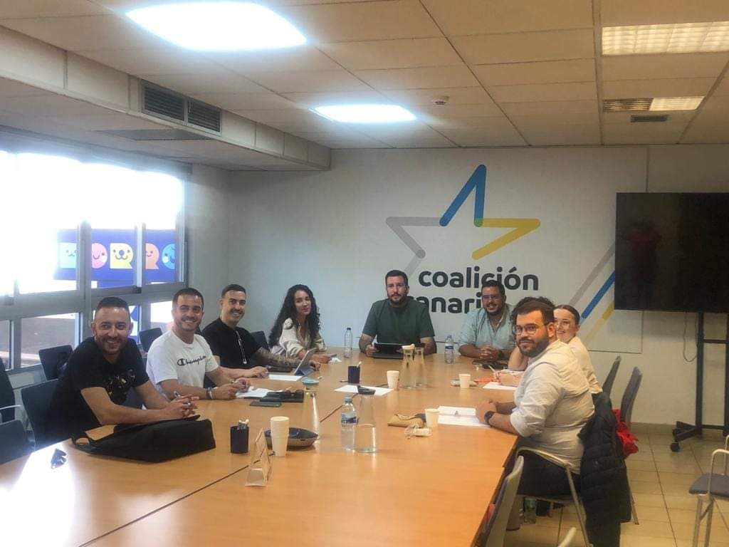 🔵 Hoy hemos recibido en Tenerife a la Ejecutiva Nacional de <a href="/JnCCanarias/">@JnCCanarias</a> para dar inicio al nuevo curso político con una reunión semipresencial.

🇮🇨 Seguimos trabajando con, por y para la juventud de Canarias y Tenerife 🏴󠁧󠁢󠁳󠁣󠁴󠁿

#Juventud #Tenerife #Canarias