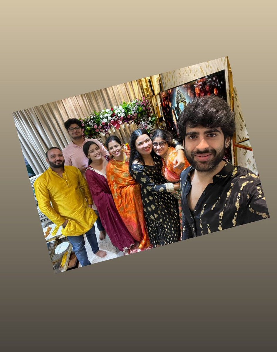 Vyasji is her pehli mehmaan😋

[ #ShivangiJoshi • #Shivangians • #Barsatein ]