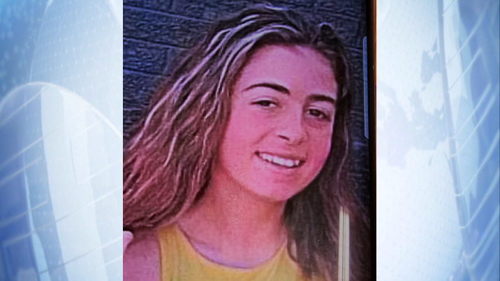 rtenews's tweet photo. Gardaí are seeking the public's help in tracing 14-year-old Saoirse Byrne who has been missing from her home in Clondalkin since Monday. Anyone with information is asked to contact Ronanstown Garda Station on 01 666 7700 or the Garda Confidential Line on 1800 666 111. https://t.co/OTFjYsrsKU