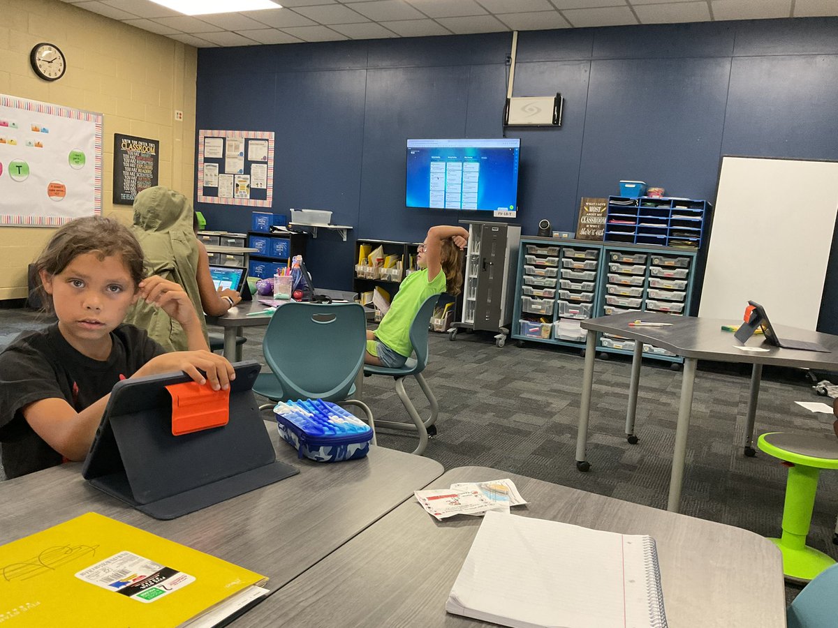 4th graders are using <a href="/padlet/">Padlet</a> to respond to each other’s text based questions during WIN time. <a href="/PCSD_FV/">Fairview Elementary</a> <a href="/MrsWiegelPCSD/">Aubrey Wiegel</a>