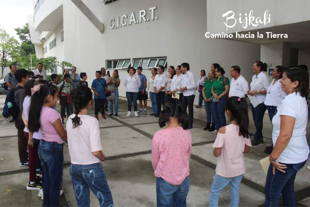 bijkab_UJAT's tweet photo. 1er curso de verano Bijkab' DACBiol💚

Inaugurado por el Dr. Arturo Garrido Mora, director en #DACBiol  Difusión Dacbiol y director del Programa Bijkab' DACBiol, quién acompañado de Voluntarios, maestros, maestras, padres de familia, niños y niñas, cortaron el listón inaugural https://t.co/mDq9a3TIRJ