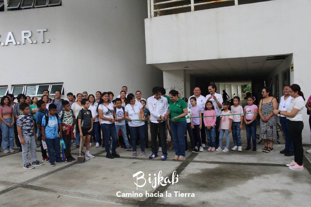 bijkab_UJAT's tweet photo. 1er curso de verano Bijkab' DACBiol💚

Inaugurado por el Dr. Arturo Garrido Mora, director en #DACBiol  Difusión Dacbiol y director del Programa Bijkab' DACBiol, quién acompañado de Voluntarios, maestros, maestras, padres de familia, niños y niñas, cortaron el listón inaugural https://t.co/mDq9a3TIRJ