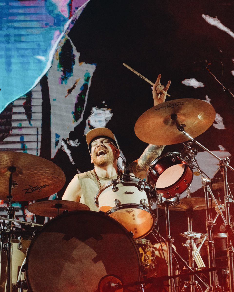 nxzerooficial's tweet photo. Hoje é Dia do Baterista! Deixem aqui embaixo os parabéns pro nosso baterista favorito: @daniel_weksler  🥁​🎵​❤️ https://t.co/zYqDP2DMA5