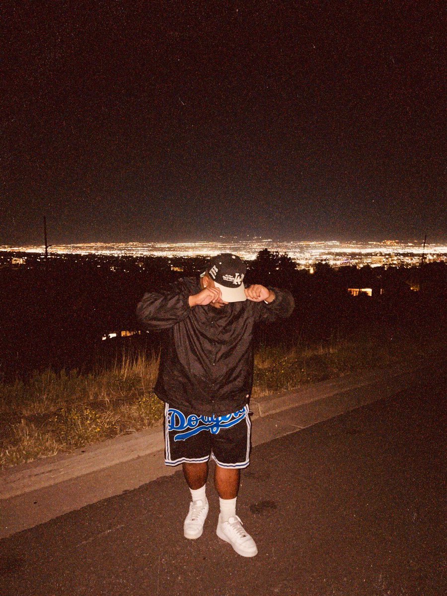 webb116's tweet photo. Whatchu looking at the city for? The best view right in front of you 🤪👀 https://t.co/69pCMOgleg