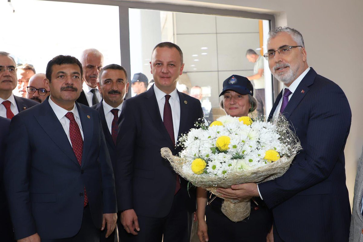 Zonguldak Belediye Başkanımız Sayın <a href="/dromerselimalan/">Dr. Ömer Selim Alan</a>’ı ziyaret ederek, ilimizde yapılan çalışmalar ve planlanan projeleri kendisinden dinledik.

Zonguldak’ın Türkiye Yüzyılı’na yakışan bir şekilde büyümesi, kalkınması için yanındayız.