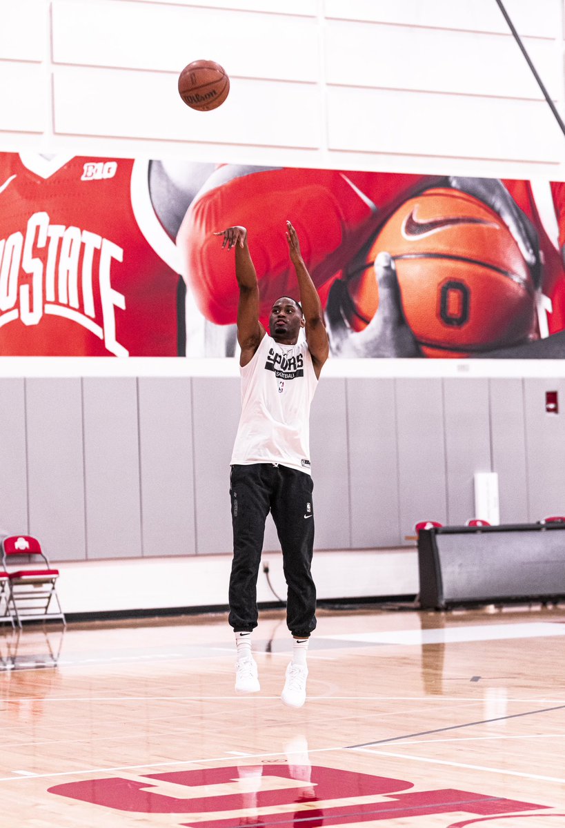 Great having <a href="/MalakiBranham/">Malaki Branham🖤</a> back in our gym this afternoon 😁

#DevelopedHere #GoBucks