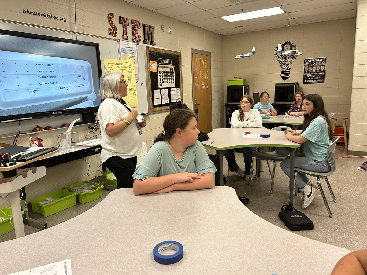 youngedu's tweet photo. Ss in @KelleyDunston class are now in the Creation Phase of the EDP to build model planes after learning about the Wright Brothers. #GoldStandard ✨ https://t.co/XDiP6ZIV9q