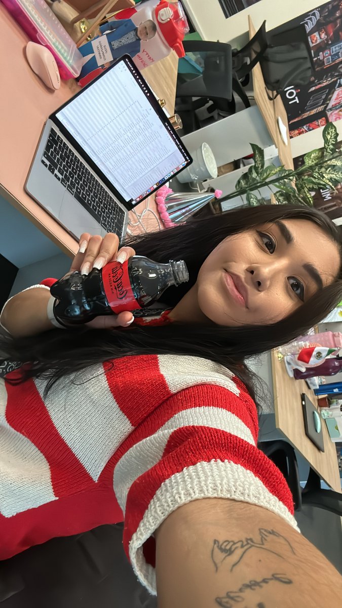 daniarroyox's tweet photo. @CocaColaMx en el trabajin jajaja @CocaColaMx #CocaColamx https://t.co/NnaDm4IrT0