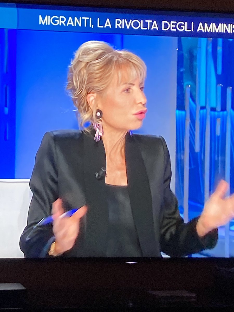 RiccardoRossi's tweet image. #lilligruber senza ⁦@montblanc_world⁩ rossa!!! Dov’è finita?