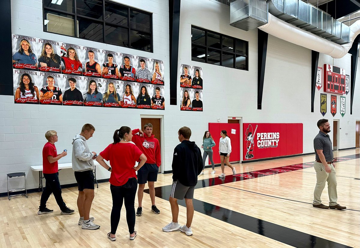 PCS_Pride's tweet photo. The @PCS_Pride #ClassOf2024 banners are here!  Students were excited to check them out during lunch.  #plainsmenpride https://t.co/e4bWM1AoOR