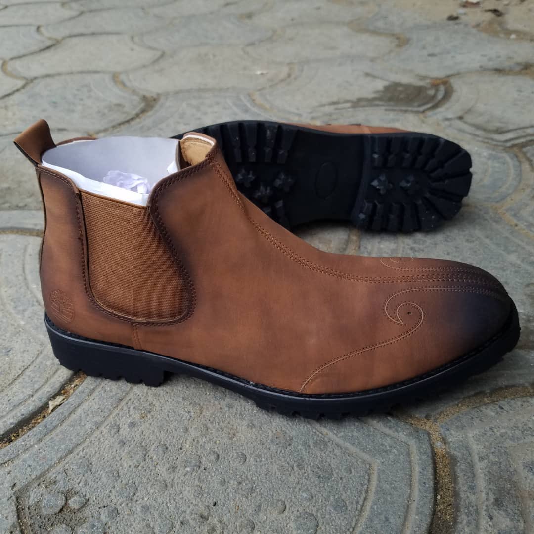 MarcelloGucci's tweet photo. ⚠️Arrivages massives des bottes original 🔥🔥
Disponible de 40 @ 45 ✅
No fake ❌
Prix 18.000fr 
Contact whatsapp 697677983
Livraison express 
Expédition dans tout le Cameroun 🇨🇲 https://t.co/VoXYOoSPoC