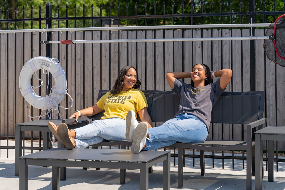 SeventeenthWsu's tweet photo. ☀️ Summer isn’t over yet — hang out at our lounge pool, sand volleyball courts, and outdoor grill station before the cold weather hits.

Visit our website for a full list of community amenities: https://t.co/ie66KxCzj8

#17StepsToWSU https://t.co/SWis76YrZ5