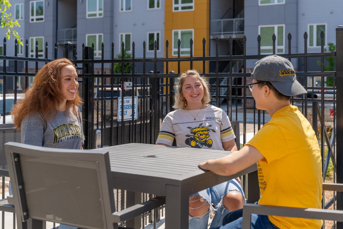 SeventeenthWsu's tweet photo. ☀️ Summer isn’t over yet — hang out at our lounge pool, sand volleyball courts, and outdoor grill station before the cold weather hits.

Visit our website for a full list of community amenities: https://t.co/ie66KxCzj8

#17StepsToWSU https://t.co/SWis76YrZ5