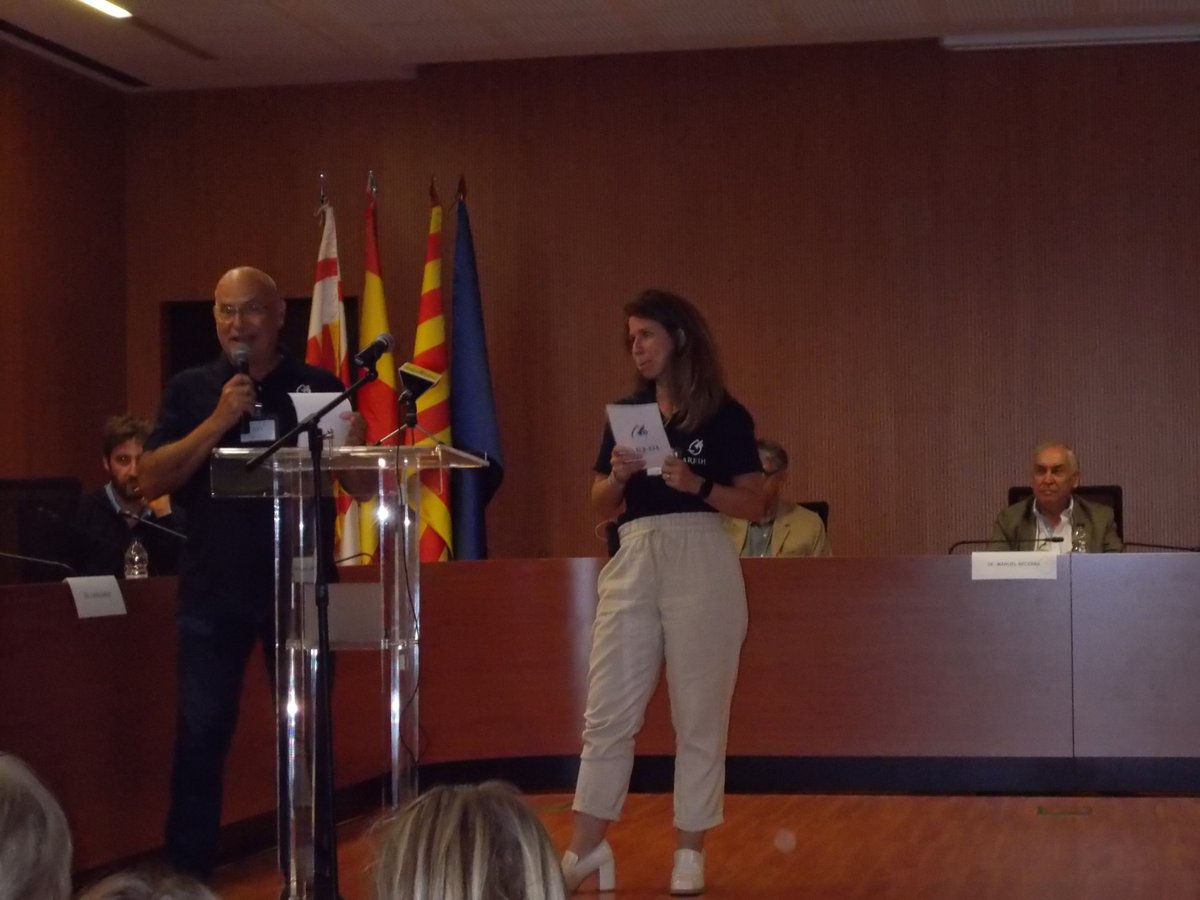 sants3radio's tweet photo. Més de 150 persones assisteixen a la inauguració de la nova entitat santsenca AREDI. Al #SantsMontjuïcAlDia escoltem reportatge amb l'@OlgaNM7 sobre l’Associació Ajuda a la Recerca en #Diabetis.

🎧AUDIO👉https://t.co/YXpRnYzgL6
📰📸CRÒNICA👉https://t.co/AOUcLSZnqp https://t.co/wsH7YqotxJ