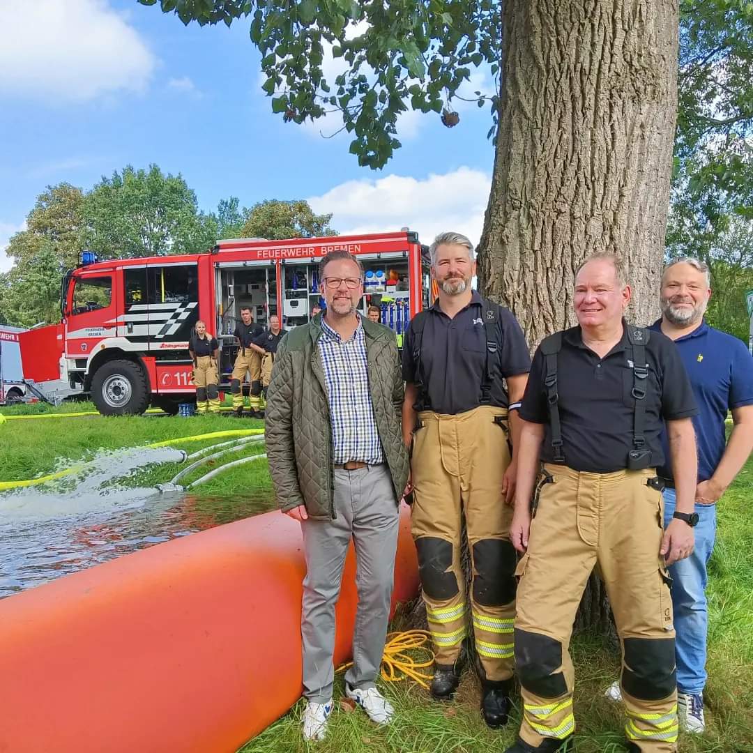 Als umweltpolitischer Sprecher der <a href="/SPDFraktionHB/">SPD-Fraktion Bremen</a> unterwegs.
Deichschutzübung unserer Freiwilligen Feuerwehr Oberneuland. Ein tolles und engagiertes Team.