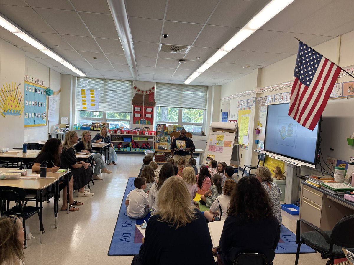 JCareyReads's tweet image. An administrator coaching cycle around the power of read aloud resulting in our literacy team studying read aloud together. Hooray for our brand new ap jumping in to model for us! #seshasjoy #seslearns