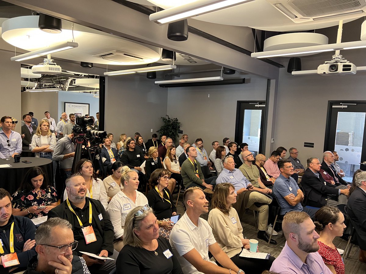 miltcapps's tweet photo. SRO at #ProjectFintech intros of 9 first cohort member #fintech startups at Nashville ⁦@entrecenter⁩ first-look session right now. ⁦@LaunchTN⁩ ⁦@BrianFoxCPA⁩ ⁦@samdavidson⁩ ⁦@fintopcap⁩ https://t.co/vPDftvJGBg
