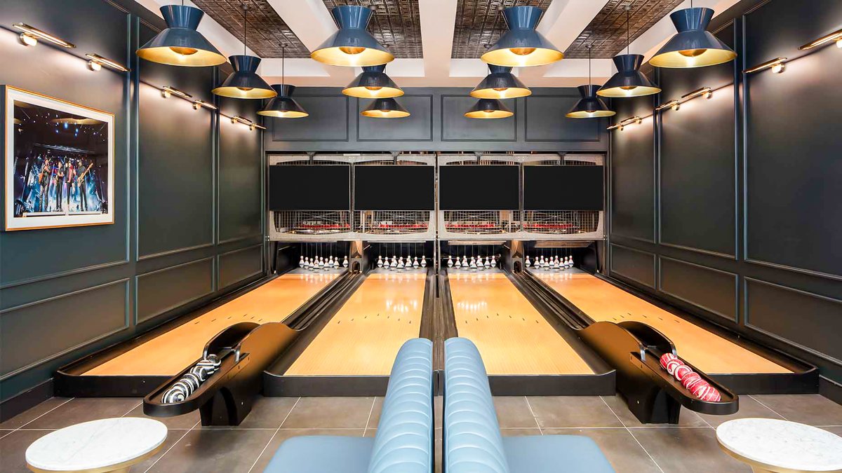 FOS's tweet photo. Tiger Woods and Justin Timberlake are launching a new upscale sports bar &amp; restaurant — ‘T Squared Social’. 

• Bowling alley
• 200-inch TV
• Full Swing simulators
• 22,000 sq. ft, entire city block

The first location opens in NYC on Wednesday. https://t.co/tjOAHUIddI