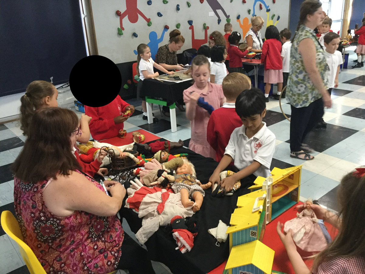 NET_Abbotsweld's tweet image. Year 1 and 2 were visited by a toy workshop to kickstart their history unit. They were historians and dug through a mud box to discover toys and grouped them. They had a fantastic day! #shapingfutures #netacademies
