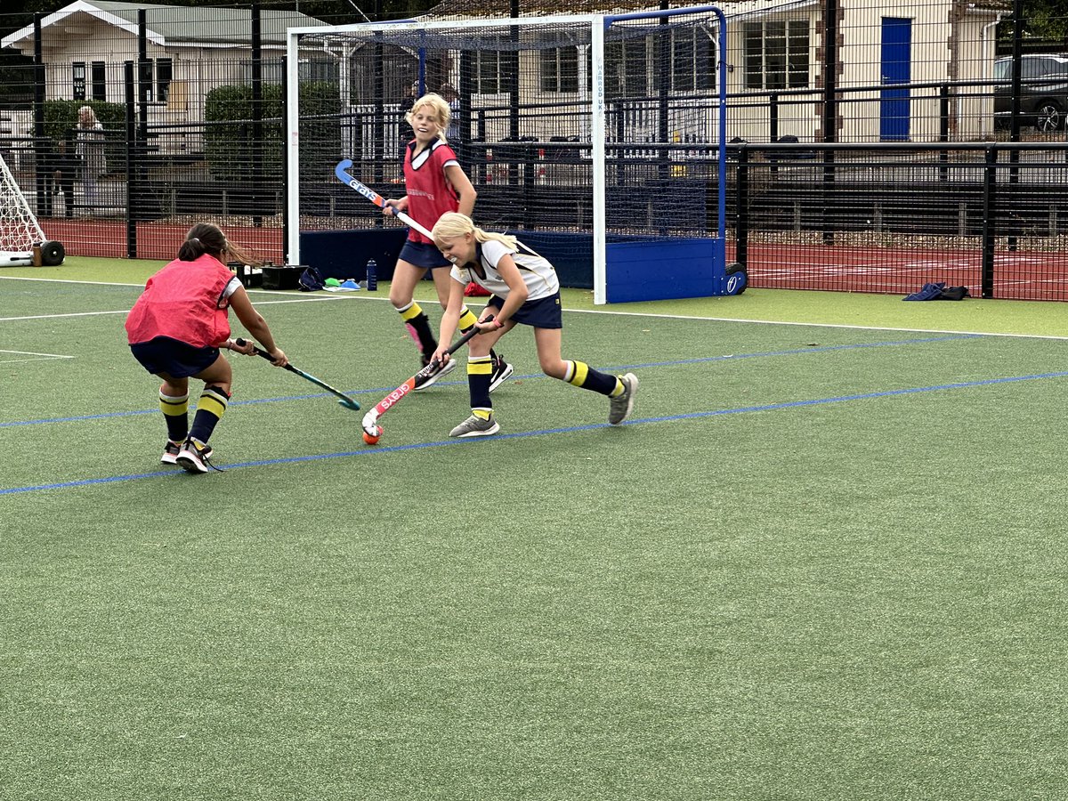 NotreDameCobham's tweet photo. Great U10 &amp; U11 #hockey training session tonight! #tackleboxes #passingangles #dribbling #stickcontrol 🏑👍👏 https://t.co/M2XjW7EVnd