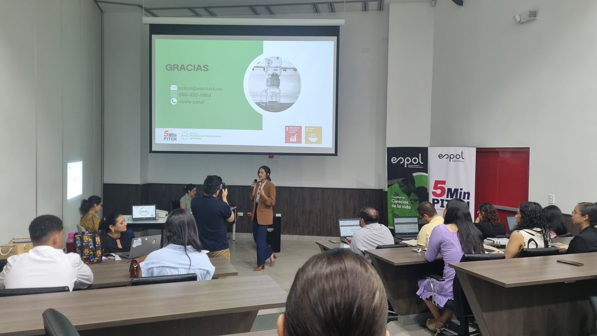 edusancheztimm's tweet image. Gran experiencia participar en la Feria #Idear Innova &amp;amp; transforma desde @fcvespol en @espol donde mi estudiante Nicole Casal pudo mostrar los frutos de su arduo trabajo realizado en @cibe_espol y aplicado en @SebiocaE