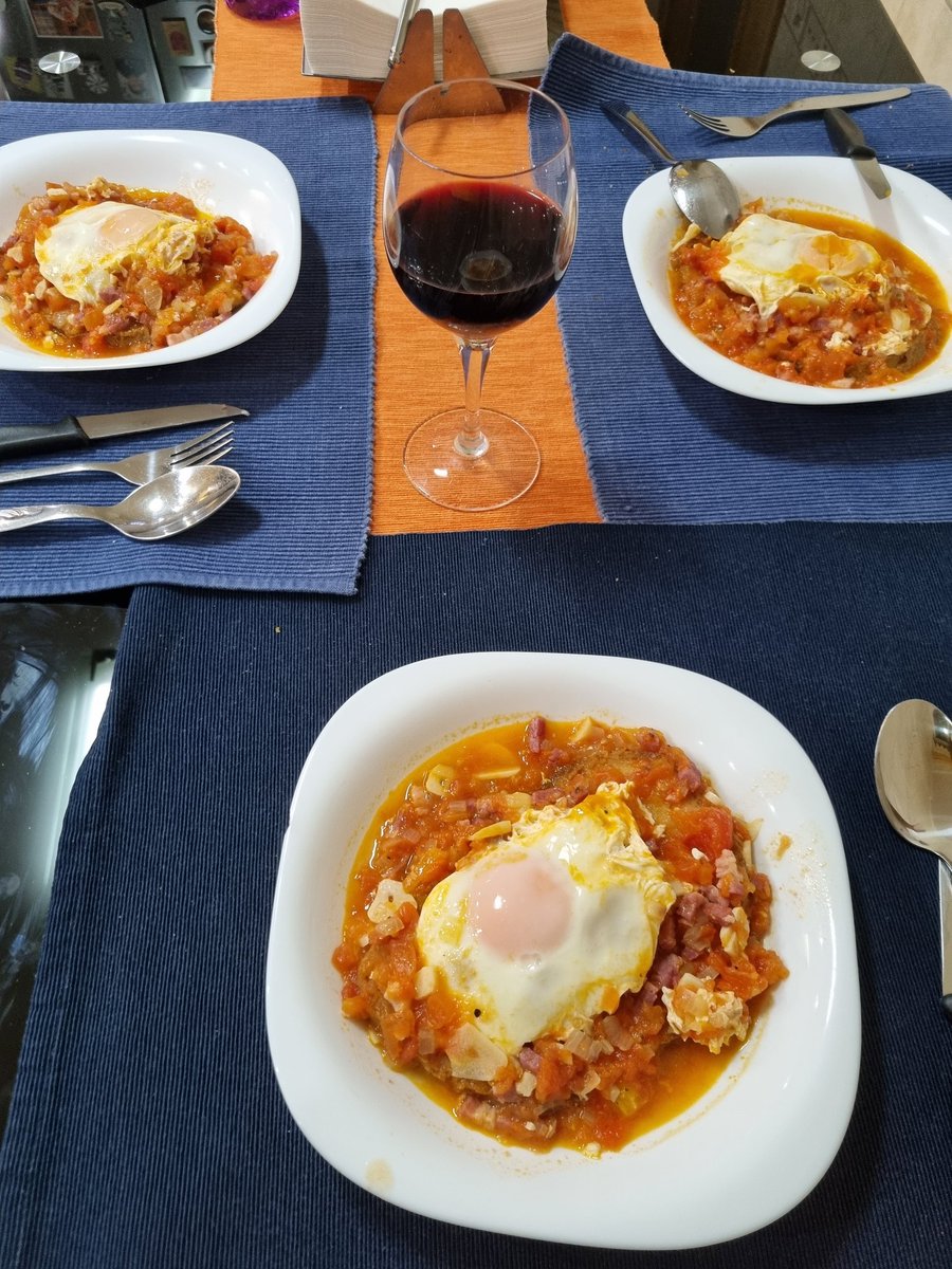 JBarroso's tweet photo. Bom jantar para tod@s! https://t.co/BQLALaaq0C