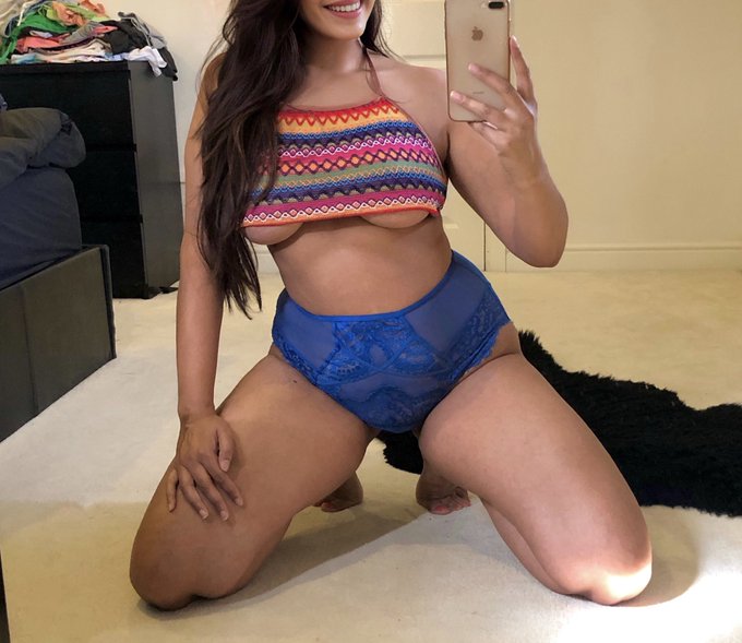 Assert your dominance by sitting on his face...😈 https://t.co/fHQJYBVzwP