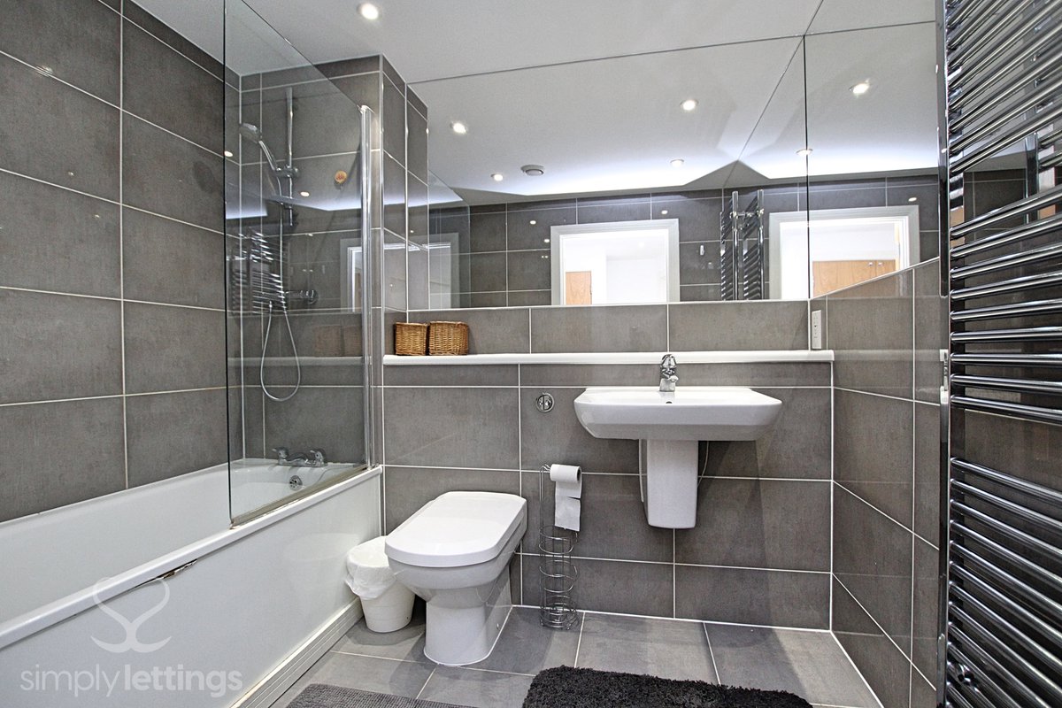 simplylett's tweet photo. #ToLet A modern 1 bed balcony #Flat close to #Brighton Station - £1,500PCM! VIDEO TOUR: https://t.co/vOuBFKHk48 PROPERTY DETAILS: https://t.co/2hIN1jF4AM Call 01273 729 000 to view! #Lettings #Property #SimplyLettings https://t.co/bM9JcwQwBf